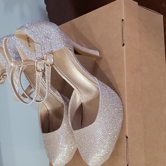 Heels - Picture 2 of 6